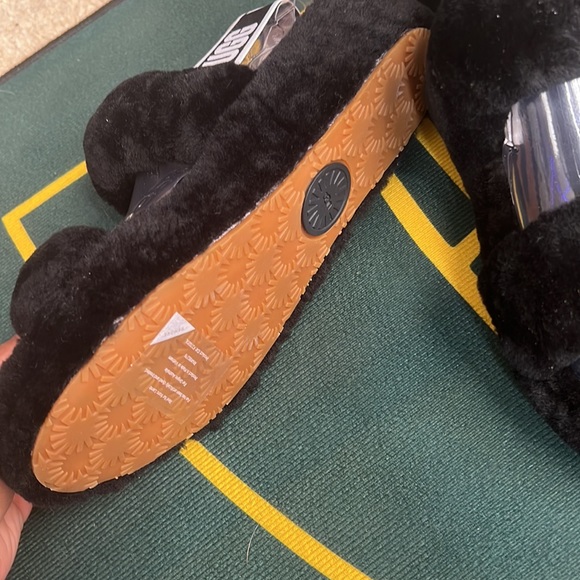 UGGS - Picture 3 of 3